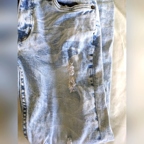 Evolution In Design Light Wash Distressed Jeans - Picture 6 of 11